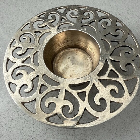 Vintage Silver Plated Brass Candle Holders Set Of 2 Round Heart Cutouts India - Picture 4 of 8